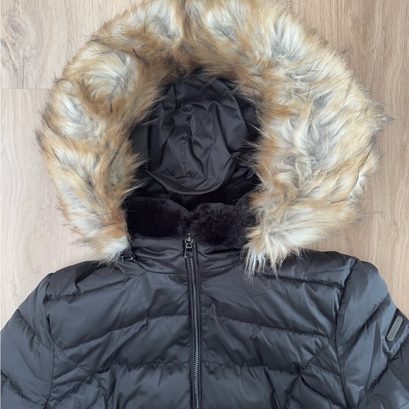 Laundry by Shelli Segal - Women's Black Puffer with Faux Fur Hood - Picture 3 of 5